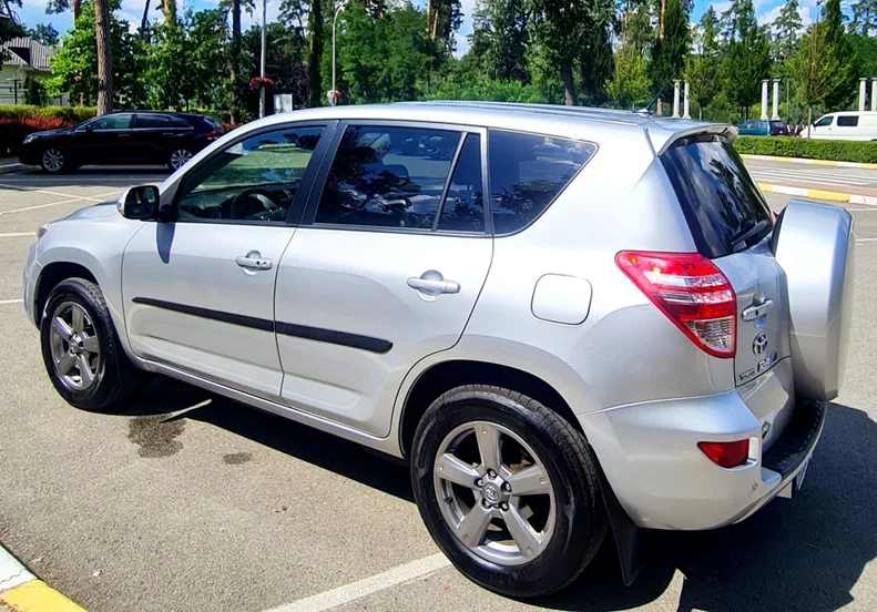 Toyota RAV4 2012 - 6