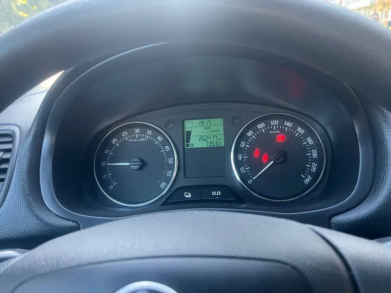 Skoda Fabia 2010 - 6