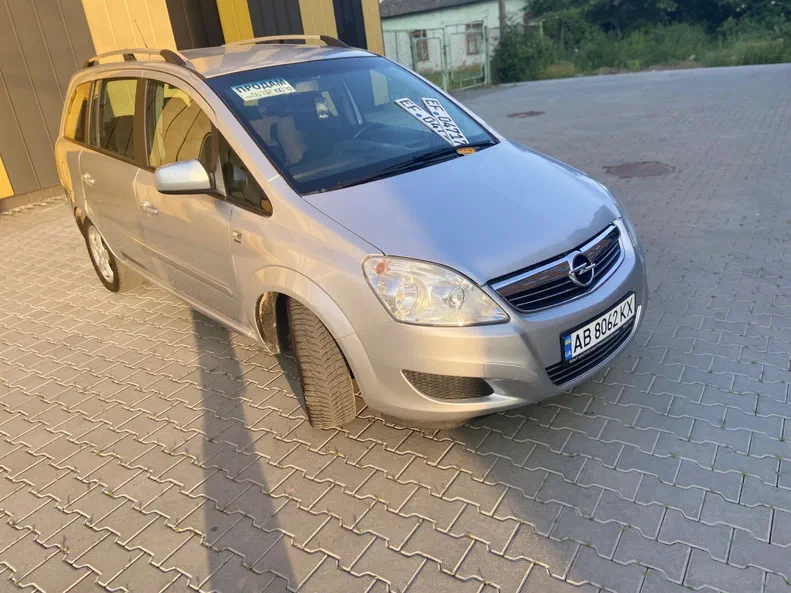 Opel Zafira 2009 - 12