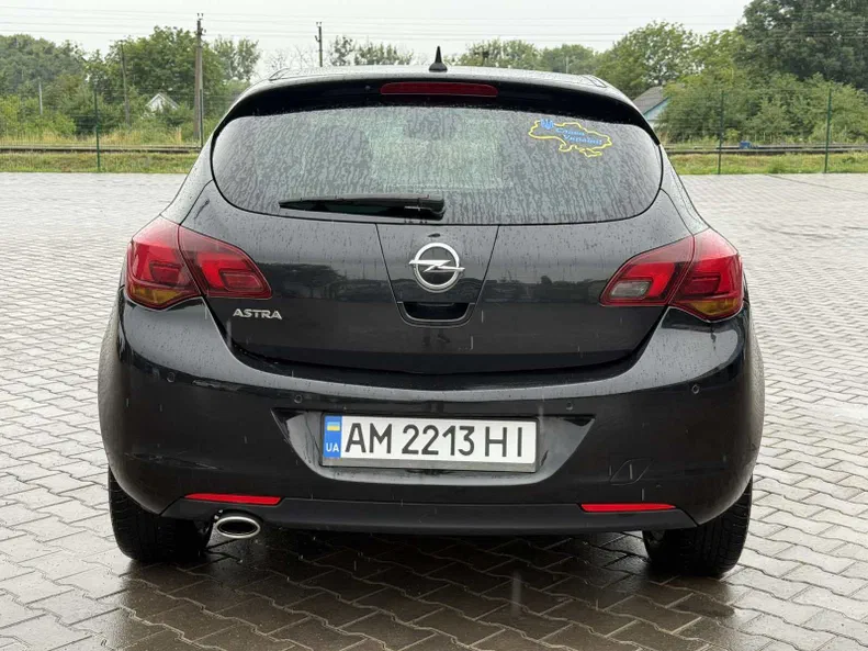 Opel Astra 2011