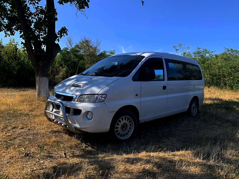Hyundai H-1 2001