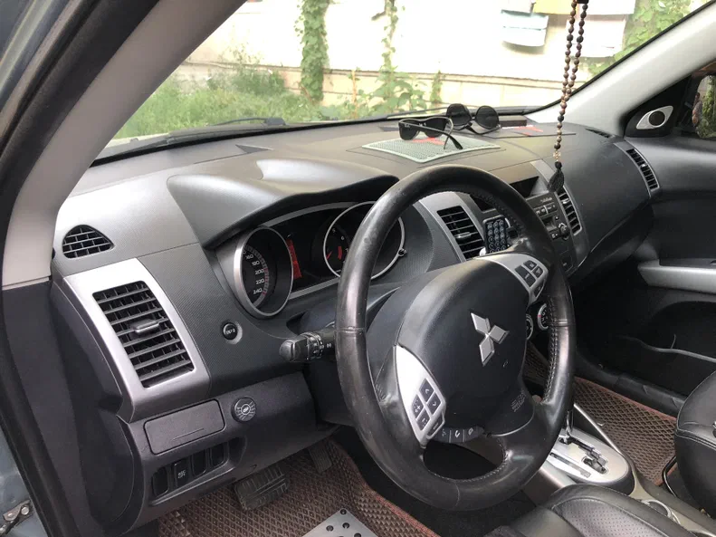 Mitsubishi Outlander 2008 - 9