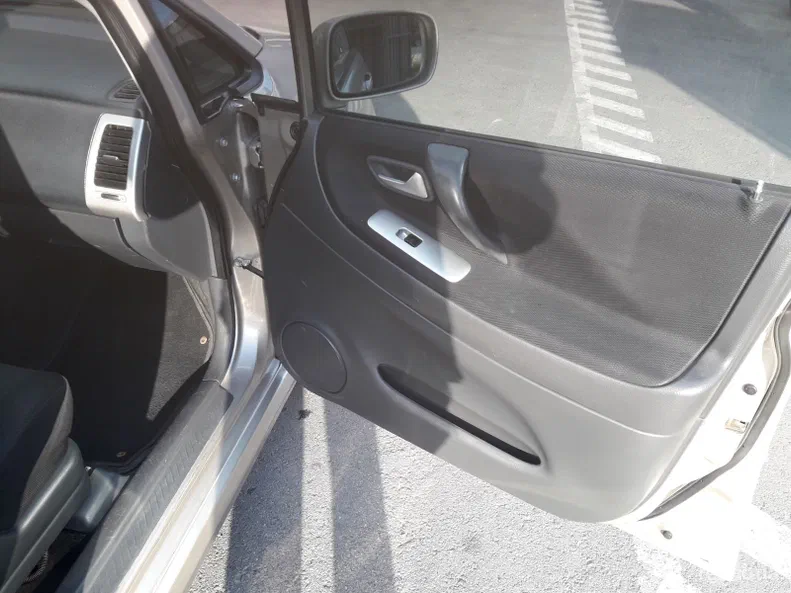 Suzuki Liana 2007 - 8