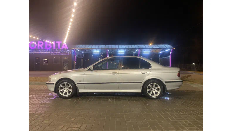 BMW 5 серія 1998 - 8
