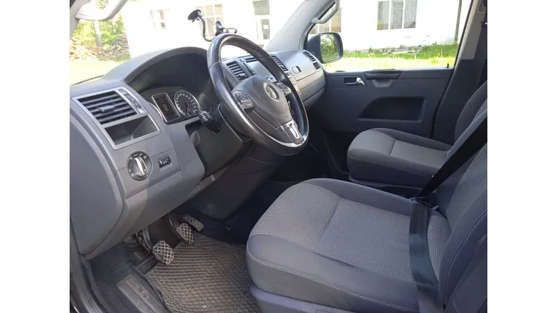 Volkswagen Caravelle 2011 - 10