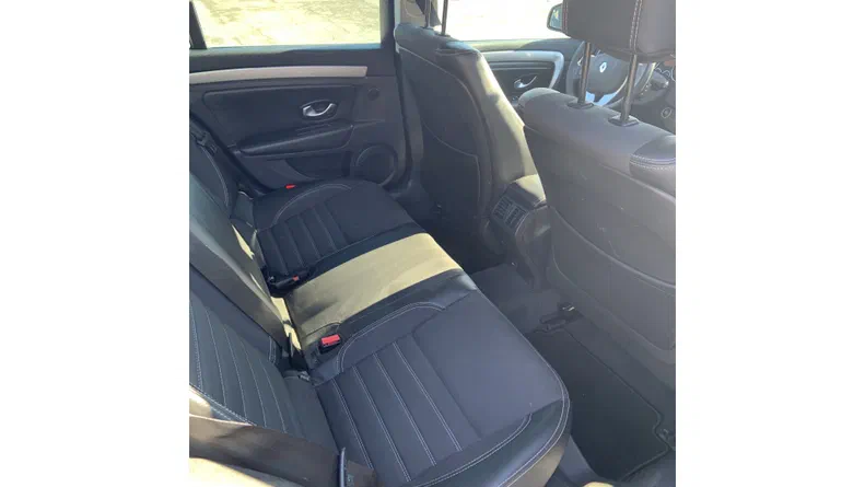 Renault Laguna 2010 - 6