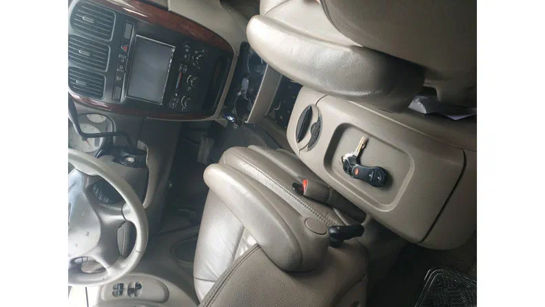 Chrysler Town & Country 2002 - 6