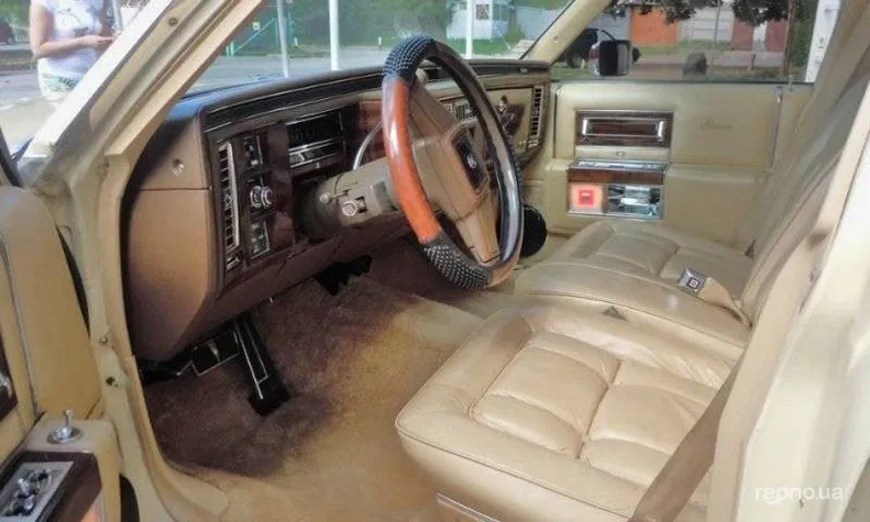 Cadillac Brougham 1986 - 2