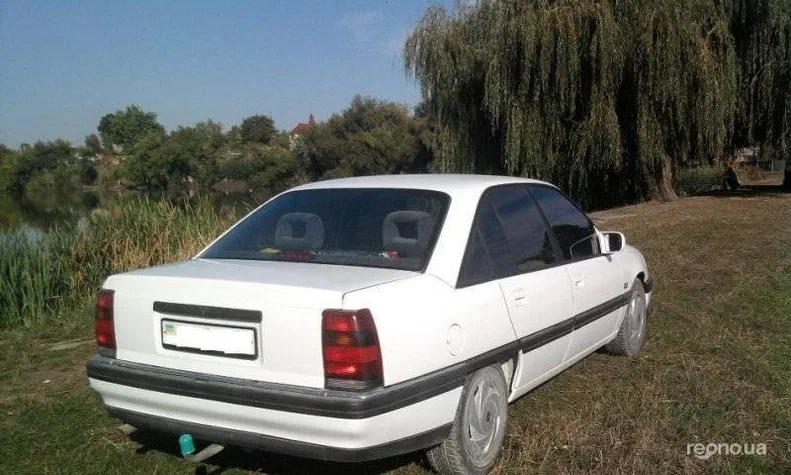 Opel Omega 1990 - 4