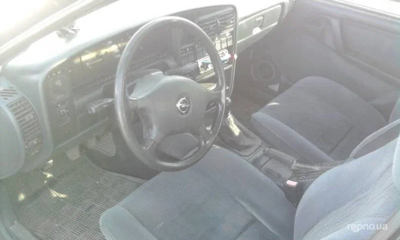 Opel Omega 1990 - 7
