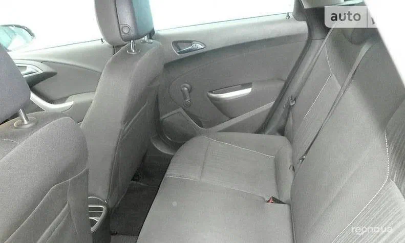 Opel Astra 2011 - 13