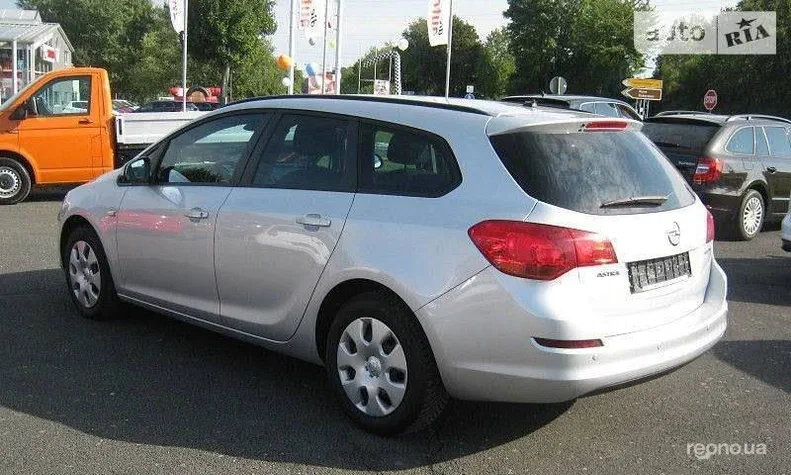Opel Astra 2011 - 10