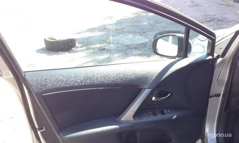 Toyota Avensis 2012 - 4