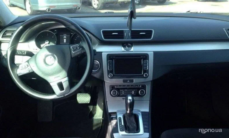 Volkswagen Passat 2011 - 1