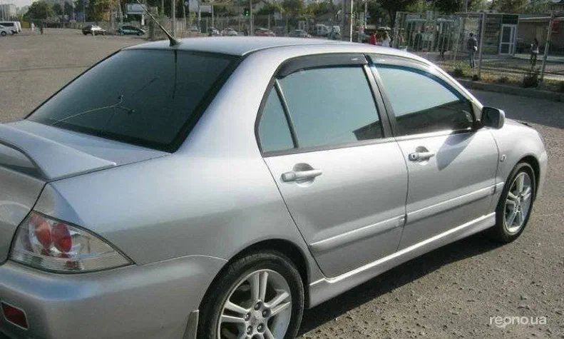 Mitsubishi Lancer 2005 - 6