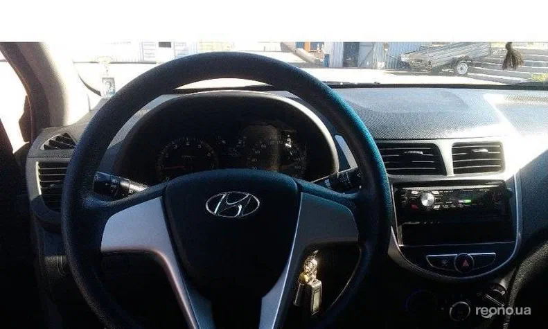 Hyundai Accent 2012 - 5