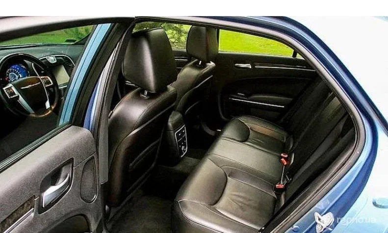 Chrysler 300C 2011 - 5