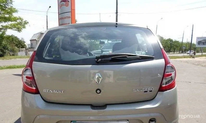Renault Sandero 2012 - 8