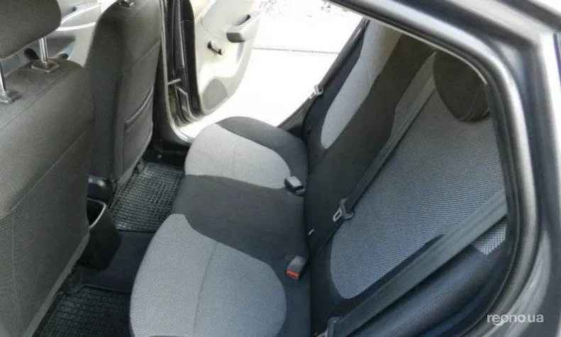 Hyundai Accent 2013 - 10
