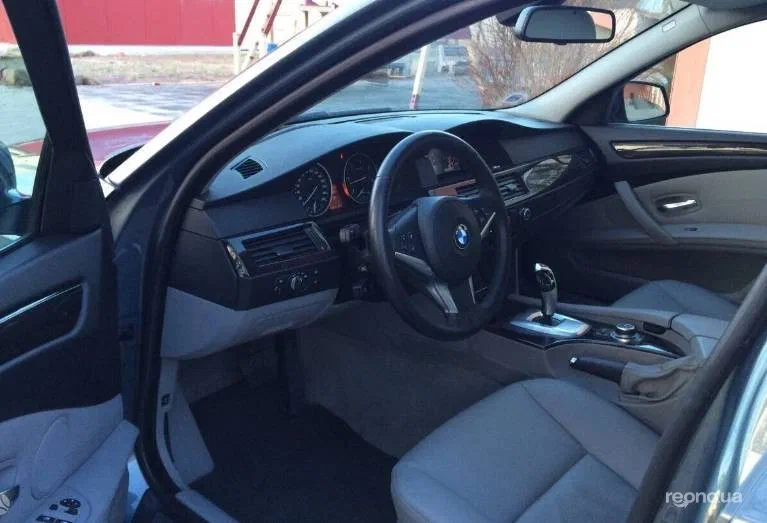 BMW 5 серія 2010 - 16