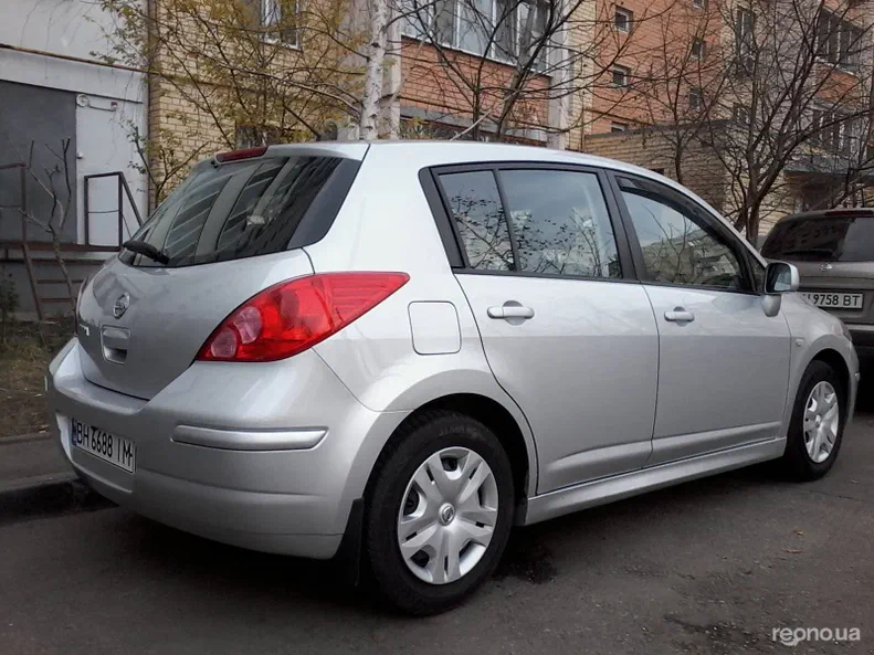 Nissan Tiida 2011