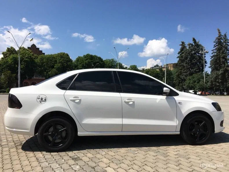 Volkswagen Polo 2011 - 16