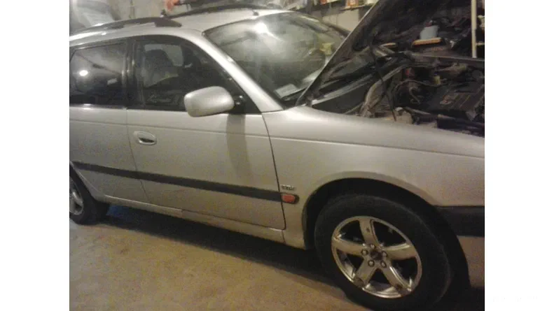 Toyota Avensis 2001 - 8