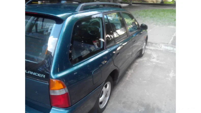 Mitsubishi Lancer 1995 - 8