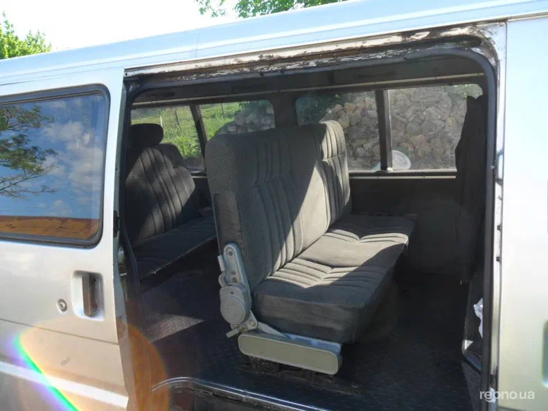 Mazda E2200 1997 - 12