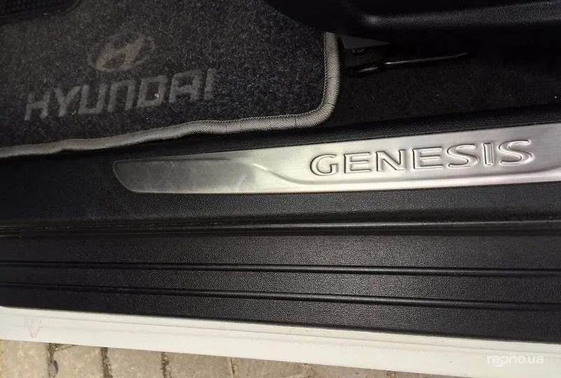 Hyundai Genesis 2011 - 9