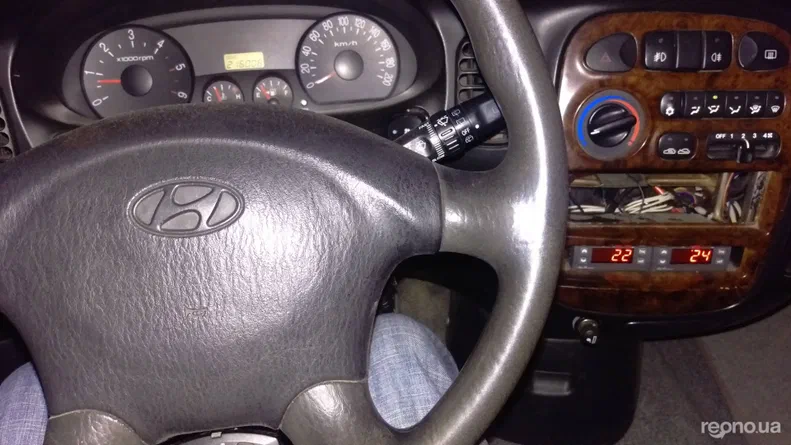 Hyundai H-1 2004 - 12