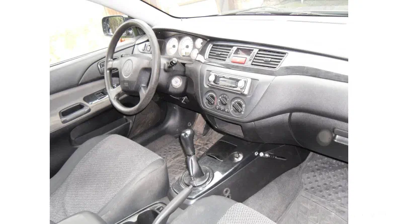 Mitsubishi Lancer 2004 - 5