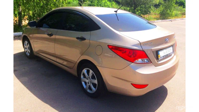 Hyundai Accent 2013 - 5