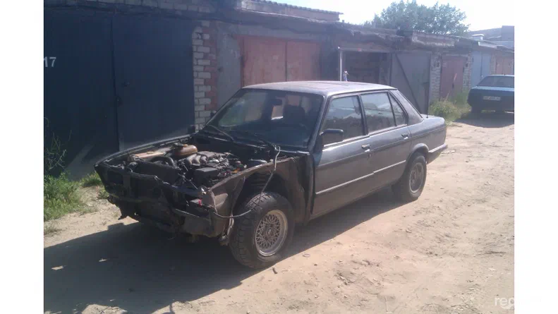 BMW 5 серии 1987