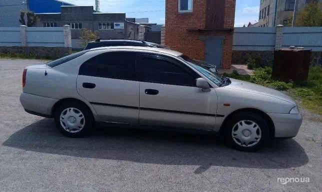 Mitsubishi Carisma 1997