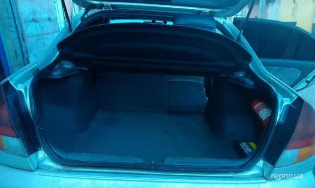 Mitsubishi Carisma 1997 - 6