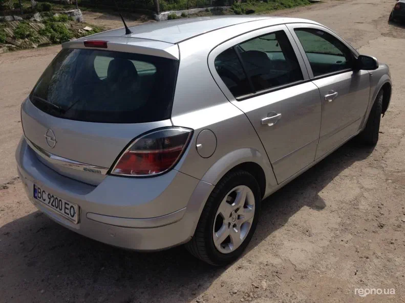 Opel Astra 2008 - 9