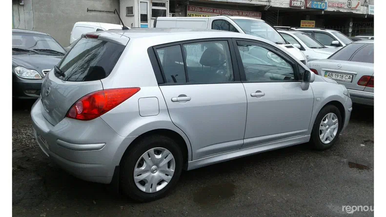 Nissan Tiida 2011