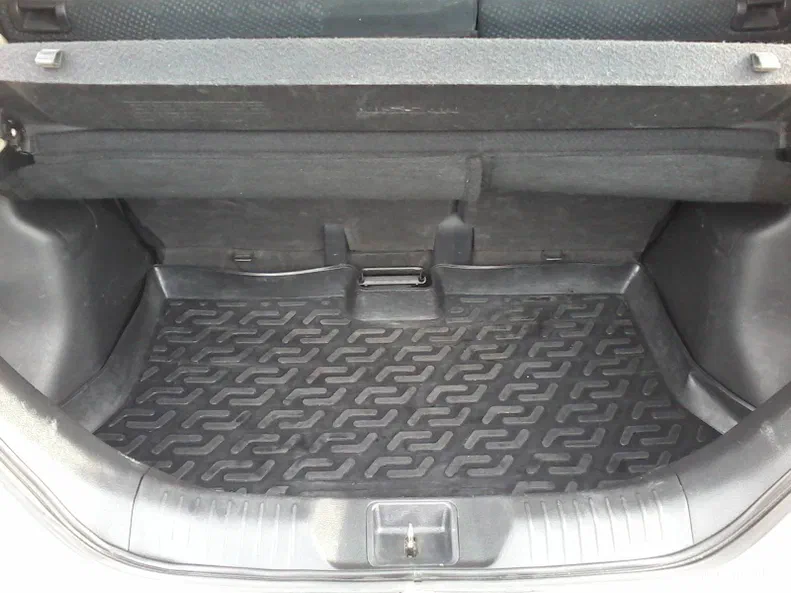 Nissan Tiida 2011 - 6