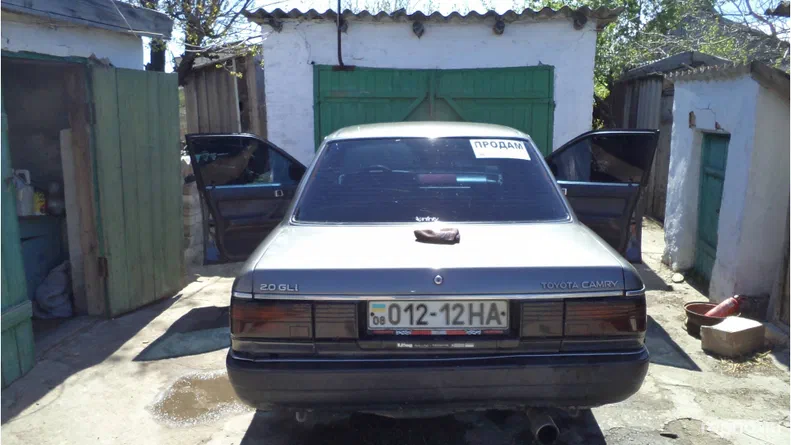 Toyota Camry 1987