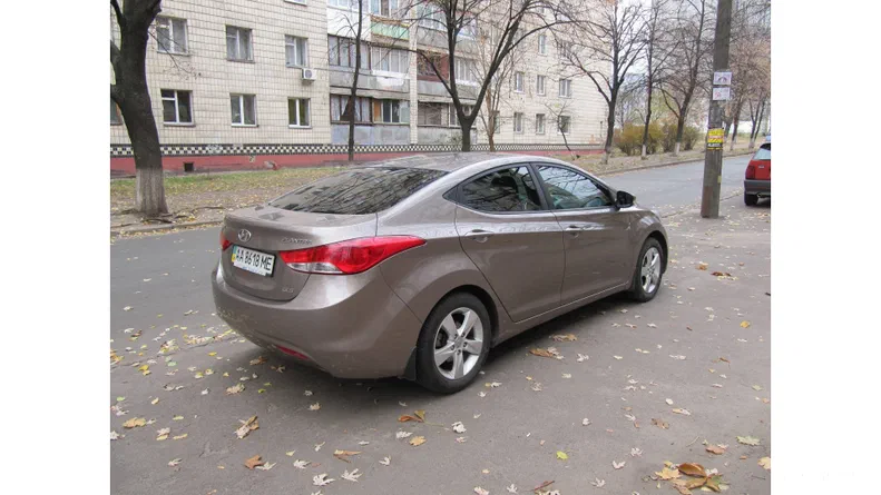 Hyundai Elantra 2012
