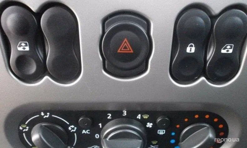 Renault Logan 2012 - 18