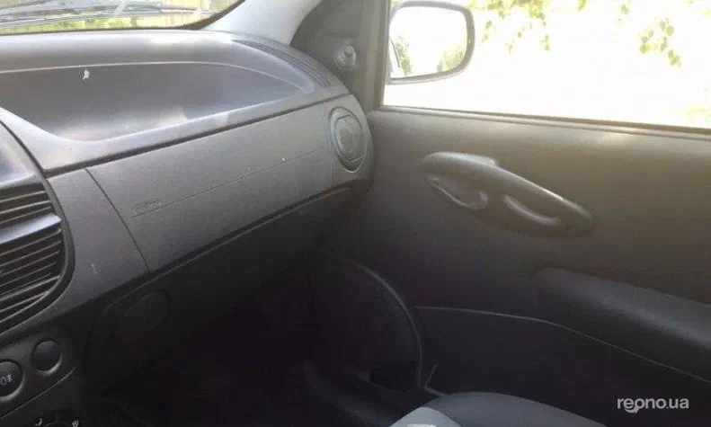 Fiat Punto 2010 - 7