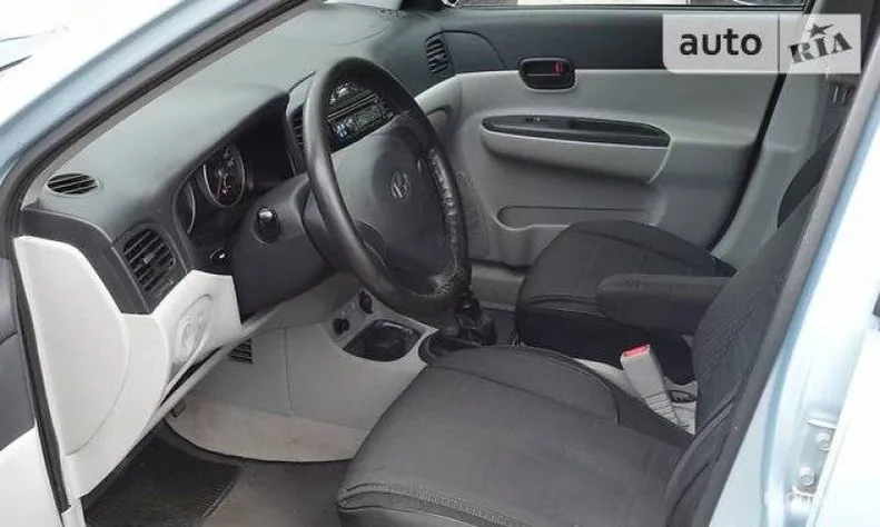 Hyundai Accent 2008 - 4