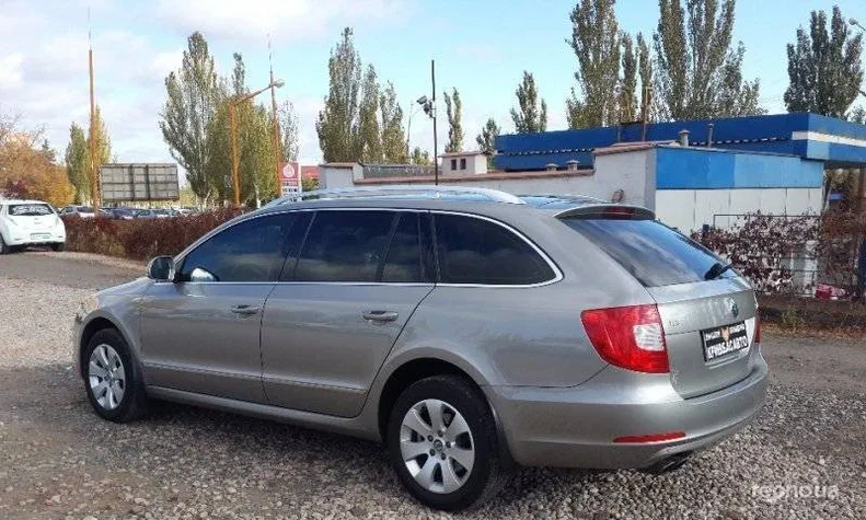 Skoda Superb 2012 - 1