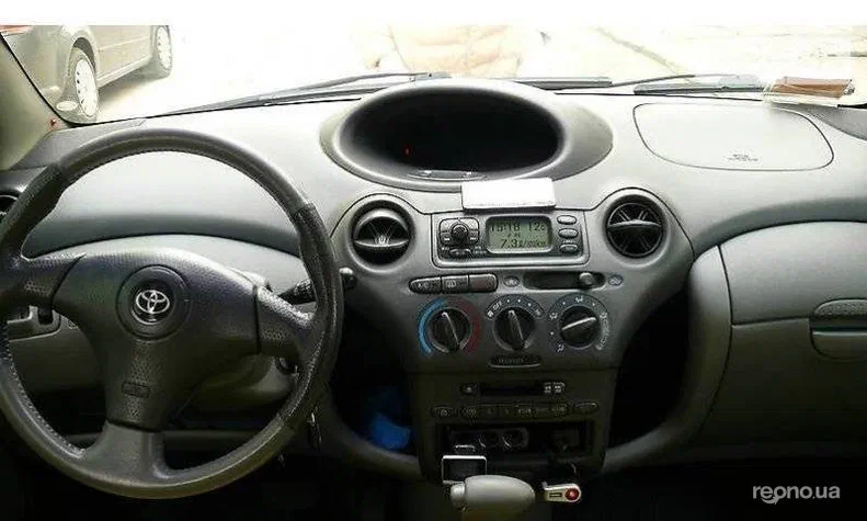 Toyota Yaris 2002 - 4