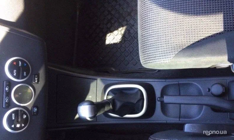 Nissan Tiida 2011 - 8