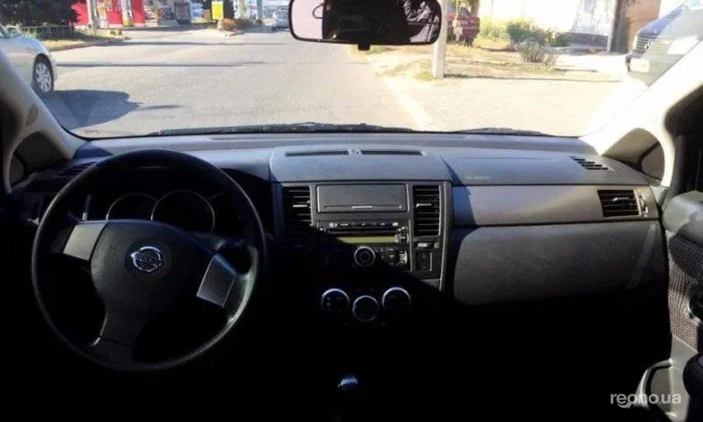 Nissan Tiida 2011 - 23