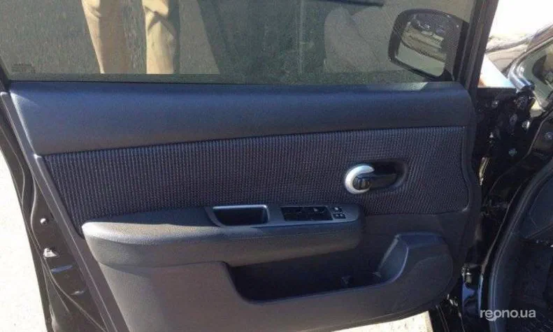 Nissan Tiida 2011 - 16