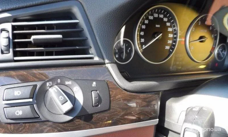 BMW 5 серія 2012 - 21
